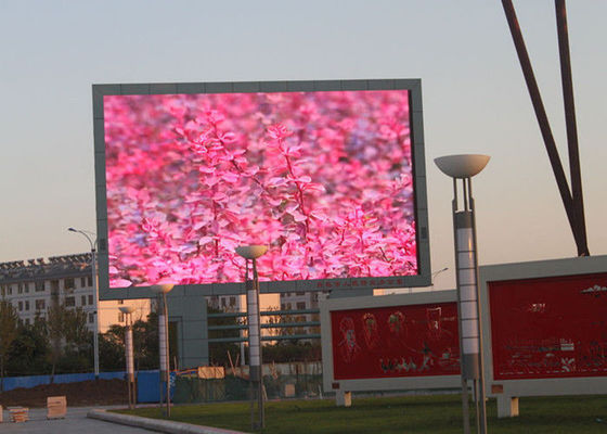 Publiczny P16 Zewnętrzny wyświetlacz LED Billboard Reklama LED Ekran DIP 2R1G1B