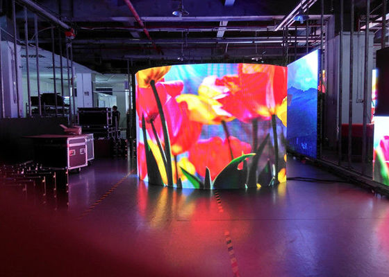 Elastyczny kolorowy ekran LED Ekran kurtyny scenicznej LED 4 mm Piksele Oszczędność energii