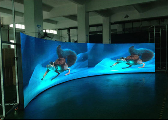 Zakrzywiony ekran LED P5 o wysokiej rozdzielczości, kolorowy SMD 3 w 1 dla Stange / Concert