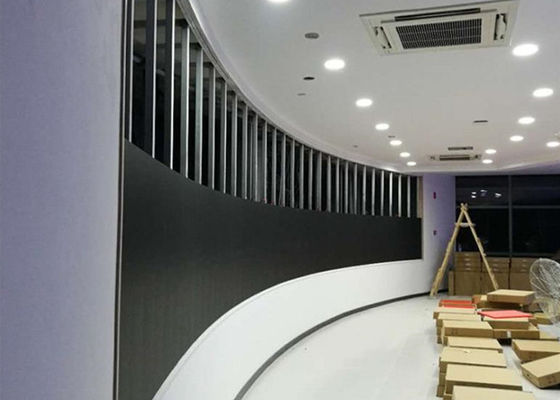 Elastyczna ściana wideo HD LED P2.5 900 Nits High Refresh Konserwacja dostępu z przodu