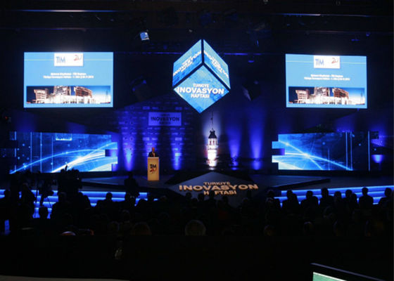 Wypożyczalnia w pełnym kolorze Wyświetlacz LED P2.5mm do centrum handlowego