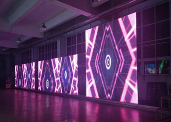 70% przezroczysty wyświetlacz LED P3.9mm Szklany ekran LED Ściana Lekki