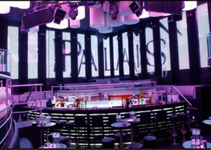 Pokaz mody Przezroczysty wyświetlacz LED P10 Pełny kolor LED Plakat Przenośny IP65