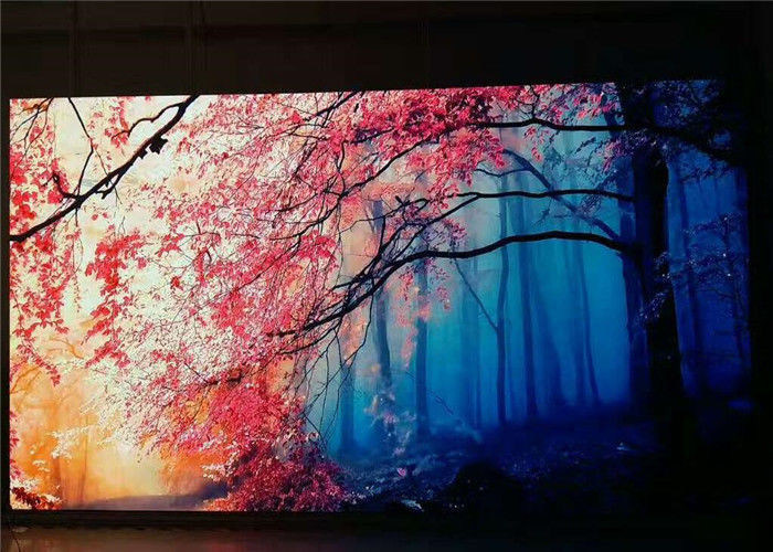 Lekki wyświetlacz LED o małych pikselach P1.667 Komercyjna ściana wideo